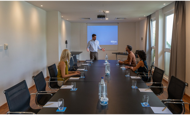 &Tau;&omicron; Hilton Nicosia &epsilon;&pi;&alpha;&nu;&alpha;&pi;&rho;&omicron;&sigma;&delta;&iota;&omicron;&rho;ί&zeta;&epsilon;&iota; &tau;&eta;&nu; &epsilo