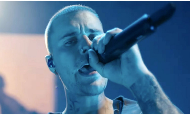 Justin Bieber: &Tau;&alpha; &laquo;&tau;&rho;&epsilon;&lambda;ά&raquo; &lambda;&epsilon;&phi;&tau;ά &pi;&omicron;&upsilon; &pi;ή&rho;&epsilon; &sigma;&tau;&omicron; Coachella 2026 (&Beta;&Iota;&Nu;&Tau;&Epsilon;&Omicron;)