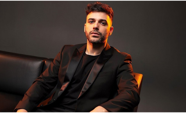 &Delta;&eta;&mu;ή&tau;&rho;&eta;&sigmaf; &Kappa;&alpha;&rho;&alpha;&delta;ή&mu;&omicron;&sigmaf;: &Kappa;&epsilon;&rho;&delta;ί&zeta;&epsilon;&iota; &tau;&iota;&sigmaf; &epsilon;&nu;&tau;&upsilon;&pi;ώ&sigma;&epsilon;&iota;&sigmaf; &mu;&epsilon; &tau;o single &laquo;Έ&gamma;&kappa;&lambda;&eta;&mu;&alpha; &mu;&omicron;&upsilon;&raquo;