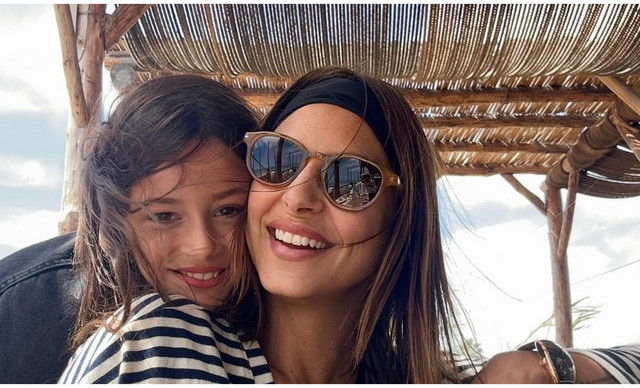 &Kappa;&omega;&nu;&sigma;&tau;&alpha;&nu;&tau;ί&nu;&alpha; &Epsilon;&upsilon;&rho;&iota;&pi;ί&delta;&omicron;&upsilon;: &Mu;&pi;ή&kappa;&epsilon; &sigma;&tau;&eta;&nu; &kappa;&omicron;&upsilon;&zeta;ί&nu;&alpha; &mu;&epsilon; &tau;&alpha; &pi;&alpha;&iota;&delta;&iota;ά &tau;&eta;&sigmaf; &kappa;&alpha;&iota; έ&beta;&alpha;&psi;&alpha;&nu; &pi;&alpha;&sigma;&chi;&alpha;&lambda;&iota;&nu;ά &alpha;&upsilon;&gamma;ά (&Phi;&Omega;&Tau;&Omicron;)