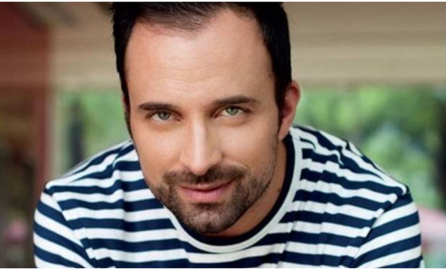 &Gamma;&iota;ώ&rho;&gamma;&omicron;&sigmaf; &Lambda;&iota;&alpha;&nu;ό&sigmaf;: &Pi;ό&zeta;&alpha;&rho;&epsilon; &delta;ί&pi;&lambda;&alpha; &alpha;&pi;ό &tau;&omicron;&nu;&hellip; Bad Bunny! (&Phi;&Omega;&Tau;&Omicron;)