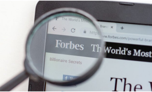 &Alpha;&upsilon;&tau;ή &epsilon;ί&nu;&alpha;&iota; &eta; &Epsilon;&lambda;&lambda;&eta;&nu;ί&delta;&alpha; &laquo;Barbie&raquo; &pi;&omicron;&upsilon; &sigma;ά&rho;&omega;&sigma;&epsilon; &sigma;&tau;&eta; &lambda;ί&sigma;&tau;&alpha; Forbes 2026