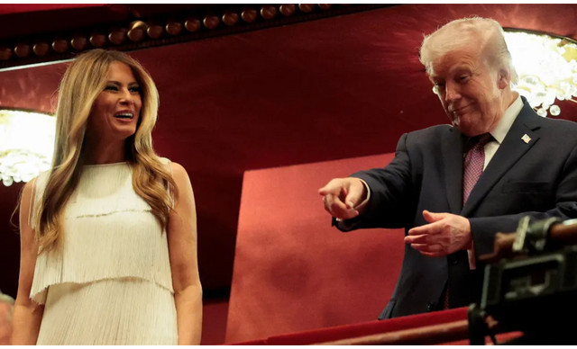 Melania Trump: &Mu;&epsilon; jazz &phi;ό&rho;&epsilon;&mu;&alpha; &laquo;έ&kappa;&lambda;&epsilon;&psi;&epsilon;&raquo; &tau;&iota;&sigmaf; &epsilon;&nu;&tau;&upsilon;&pi;ώ&sigma;&epsilon;&iota;&sigmaf; &delta;ί&pi;&lambda;&alpha; &sigma;&tau;&omicron;&nu; Donald Trump