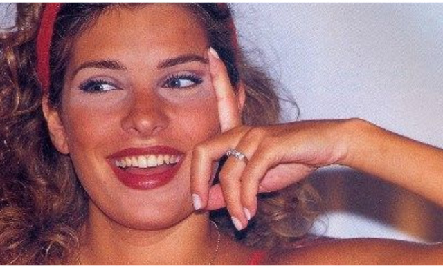 &Epsilon;&lambda;έ&nu;&eta; &Mu;&epsilon;&nu;&epsilon;&gamma;ά&kappa;&eta;: &Alpha;&upsilon;&tau;ό&sigmaf; &epsilon;ί&nu;&alpha;&iota; &omicron; &gamma;&iota;&alpha;&tau;&rho;ό&sigmaf; &pi;&omicron;&upsilon; &epsilon;ί&chi;&epsilon; &epsilon;&rho;&omega;&tau;&epsilon;&upsilon;&tau;&epsilon;ί &kappa;&alpha;&iota; &alpha;&rho;&rho;&alpha;&beta;&omega;&nu;&iota;&alpha;&sigma;&tau;&epsilon;ί &sigma;&tau;&alpha; 26 (&Phi;&Omega;&Tau;&Omicron;)