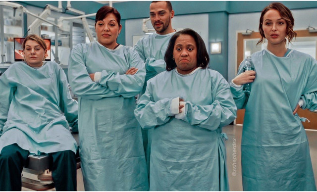 Grey&rsquo;s Anatomy: A&upsilon;&tau;&omicron;ί &epsilon;ί&nu;&alpha;&iota; &omicron;&iota; &delta;ύ&omicron; &eta;&theta;&omicron;&pi;&omicron;&iota;&omicron;ί &pi;&omicron;&upsilon; &alpha;&pi;&omicron;&chi;&omega;&rho;&omicron;ύ&nu; &mu;&epsilon;&tau;ά &alpha;&pi;ό &pi;&omicron;&lambda;&lambda;ά &chi;&rho;ό&nu;&iota;&alpha; (BINTEO)