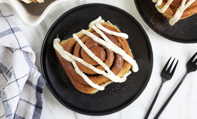 &Sigma;&upsilon;&nu;&tau;&alpha;&gamma;ή &gamma;&iota;&alpha; &lambda;&alpha;&chi;&tau;&alpha;&rho;&iota;&sigma;&tau;ά cinnamon rolls &tau;&sigma;&omicron;&upsilon;&rho;έ&kappa;&iota;