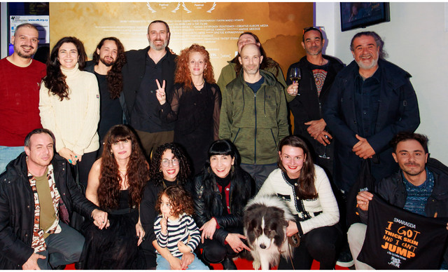 &Sigma;&tau;&eta;&nu; &epsilon;&pi;ί&sigma;&eta;&mu;&eta; &pi;&rho;&epsilon;&mu;&iota;έ&rho;&alpha; &tau;&eta;&sigmaf; &tau;&alpha;&iota;&nu;ί&alpha;&sigmaf; &laquo;&Sigma;&mu;&alpha;&rho;ά&gamma;&delta;&alpha; I Got Thick Skin and I Can&rsquo;t Jump&raquo; (&Phi;&Omega;&Tau;&Omicron;)