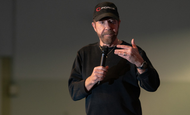 &Tau;&sigma;&alpha;&kappa; &Nu;ό&rho;&iota;&sigmaf;: &Eta; &omicron;&iota;&kappa;&omicron;&gamma;έ&nu;&epsilon;&iota;&alpha; &tau;&omicron;&upsilon;&nbsp;&xi;έ&sigma;&pi;&alpha;&sigma;&epsilon; &gamma;&iota;&alpha; &tau;&alpha; AI &beta;ί&nu;&tau;&epsilon;&omicron; &gamma;ύ&rho;&omega; &alpha;&pi;ό &tau;&omicron;&nu; &theta;ά&nu;&alpha;&tau;&omicron; &tau;&omicron;&upsilon; &eta;&theta;&omicron;&pi;&omicron;&iota;&omicron;ύ (&Phi;&Omega;&Tau;&Omicron;)