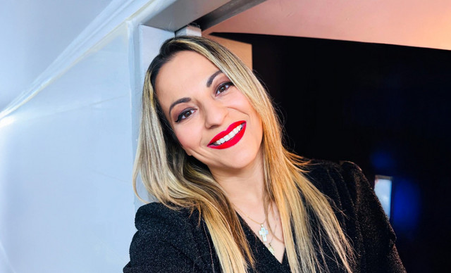 &Pi;&omicron;&iota;&alpha; &epsilon;ί&nu;&alpha;&iota; &eta; T&zeta;έ&nu;&eta; &Kappa;&alpha;&tau;&sigma;ί&gamma;&iota;&alpha;&nu;&nu;&eta; &pi;&omicron;&upsilon; έ&kappa;&alpha;&nu;&epsilon; &chi;&alpha;&mu;ό &sigma;&tau;&omicron; TikTok &mu;&epsilon; &tau;&omicron; &tau;&rho;&alpha;&gamma;&omicron;ύ&delta;&iota; &laquo;&Pi;&epsilon;&sigmaf; &Mu;&omicron;&upsilon; &Pi;ώ&sigmaf; &sigma;&epsilon; &Lambda;έ&nu;&epsilon;&raquo; &pi;&rho;&iota;&nu; &alpha;&kappa;ό&mu;&eta; &kappa;&upsilon;&kappa;&lambda;&omicron;&phi;&omicron;&rho;ή&sigma;&epsilon;&iota;