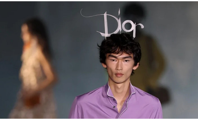 Dior Cruise 2027: Έ&nu;&alpha; fashion show-ύ&mu;&nu;&omicron;&sigmaf; &sigma;&tau;&omicron; &pi;&alpha;&lambda;&iota;ό Hollywood &kappa;&alpha;&iota; &tau;&eta;&nu; έ&beta;&delta;&omicron;&mu;&eta; &tau;έ&chi;&nu;&eta;