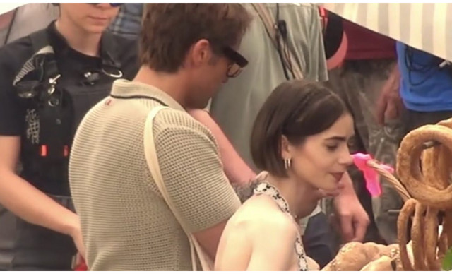 Lily Collins &sigma;&tau;&eta; &Mu;ύ&kappa;&omicron;&nu;&omicron;: &Eta; &upsilon;&pi;&epsilon;&rho;&pi;&omicron;&lambda;&upsilon;&tau;&epsilon;&lambda;ή&sigmaf; έ&pi;&alpha;&upsilon;&lambda;&eta; &kappa;&alpha;&iota; &omicron;&iota; &lambda;&epsilon;&pi;&tau;&omicron;&mu;έ&rho;&epsilon;&iota;&epsilon;&sigmaf; &tau;&eta;&sigmaf; &delta;&iota;&alpha;&mu;&omicron;&nu;ή&sigmaf; &tau;&eta;&sigmaf;