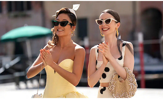 &Eta; Lily Collins &alpha;&pi;ό &tau;&omicron; &ldquo;Emily in Paris&rdquo; έ&chi;&epsilon;&iota; &tau;&rho;&epsilon;&lambda;ά&nu;&epsilon;&iota; &tau;&omicron;&upsilon;&sigmaf; &pi;ά&nu;&tau;&epsilon;&sigmaf; &sigma;&tau;&eta;&nu; &Mu;ύ&kappa;&omicron;&nu;&omicron; &mu;&epsilon; &tau;&iota;&sigmaf; &alpha;&pi;&alpha;&iota;&tau;ή&sigma;&epsilon;&iota;&sigmaf; &tau;&eta;&sigmaf;