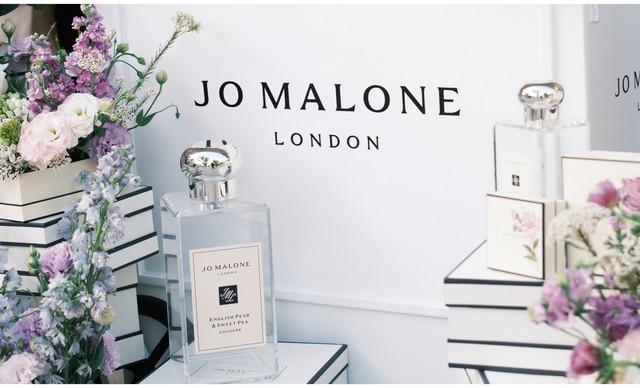 Jo Malone London x &Kappa;&upsilon;&pi;&rho;&iota;&alpha;&kappa;ό&sigmaf; &Epsilon;&rho;&upsilon;&theta;&rho;ό&sigmaf; &Sigma;&tau;&alpha;&upsilon;&rho;ό&sigmaf;: Έ&nu;&alpha; &xi;&epsilon;&chi;&omega;&rho;&iota;&sigma;&tau;ό event &sigma;&tau;&eta; boutique &tau;&eta;&sigmaf; &Lambda;&epsilon;&upsilon;&kappa;&omega;&sigma;ί&alpha;&sigmaf;