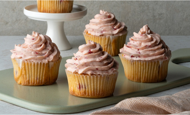Nό&sigma;&tau;&iota;&mu;&eta; &sigma;&upsilon;&nu;&tau;&alpha;&gamma;ή &gamma;&iota;&alpha; cupcakes &mu;&epsilon; &phi;&rho;ά&omicron;&upsilon;&lambda;&epsilon;&sigmaf; &kappa;&alpha;&iota; &lambda;&epsilon;&upsilon;&kappa;ή &sigma;&omicron;&kappa;&omicron;&lambda;ά&tau;&alpha;