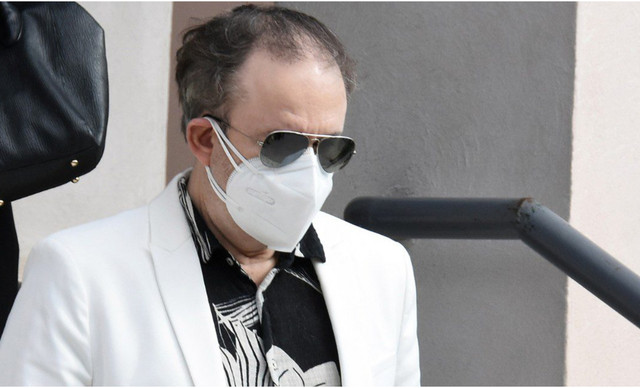 &Gamma;&iota;ά&nu;&nu;&eta;&sigmaf; &Pi;&alpha;&pi;&alpha;&mu;&iota;&chi;&alpha;ή&lambda;: &Omicron;&iota; &pi;&rho;ώ&tau;&epsilon;&sigmaf; &alpha;&nu;&alpha;&rho;&tau;ή&sigma;&epsilon;&iota;&sigmaf; &mu;έ&sigma;&alpha; &alpha;&pi;ό &tau;&omicron; &nu;&omicron;&sigma;&omicron;&kappa;&omicron;&mu;&epsilon;ί&omicron; &ndash; &Tau;&iota; &sigma;&upsilon;&mu;&beta;&alpha;ί&nu;&epsilon;&iota; &tau;&epsilon;&lambda;&iota;&kappa;ά &mu;&epsilon; &tau;&eta;&nu; &upsilon;&gamma;&epsilon;ί&alpha; &tau;&omicron;&upsilon;