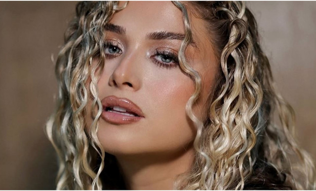 Έ&gamma;&rho;&alpha;&psi;&epsilon; &iota;&sigma;&tau;&omicron;&rho;ί&alpha; &eta; Antigoni: &Tau;&omicron; &laquo;Jalla&raquo; &mu;&pi;&alpha;ί&nu;&epsilon;&iota; &sigma;&tau;&omicron; UK Official Singles Chart Top 100 &ndash; &Alpha;&upsilon;&tau;ή &epsilon;ί&nu;&alpha;&iota; &eta; &theta;έ&sigma;&eta; &tau;&omicron;&upsilon;
