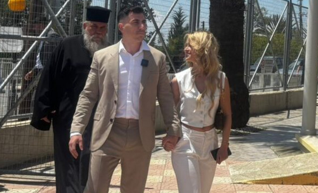 &Phi;&epsilon;&iota;&delta;ί&alpha;&sigmaf; &Sigma;&tau;&upsilon;&lambda;&iota;ά&nu;&alpha;: M&epsilon; matching outfit &kappa;&rho;&alpha;&tau;ώ&nu;&am