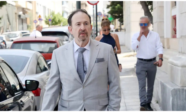 &Gamma;&iota;ά&nu;&nu;&eta;&sigmaf; &Pi;&alpha;&pi;&alpha;&mu;&iota;&chi;&alpha;ή&lambda;: &Eta; &pi;&rho;ώ&tau;&eta; &phi;&omega;&tau;&omicron;&gamma;&rho;&alpha;&phi;ί&alpha; &mu;&epsilon;&tau;ά &tau;&eta;&nu; &epsilon;&iota;&sigma;&alpha;&gamma;&omega;&gamma;ή &tau;&omicron;&upsilon; &sigma;&tau;&omicron; &nu;&omicron;&sigma;&omicron;&kappa;&omicron;&mu;&epsilon;ί&omicron;