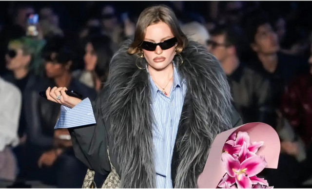 Gucci Cruise 2027: &Tau;&omicron; show &pi;&omicron;&upsilon; &laquo;έ&kappa;&lambda;&epsilon;&iota;&sigma;&epsilon;&raquo; &tau;&eta;&nu; Times Square &kappa;&alpha;&iota; έ&gamma;&rho;&alpha;&psi;&epsilon; &iota;&sigma;&tau;&omicron;&rho;ί&alpha; &sigma;&tau;&eta; &mu;ό&delta;&alpha;