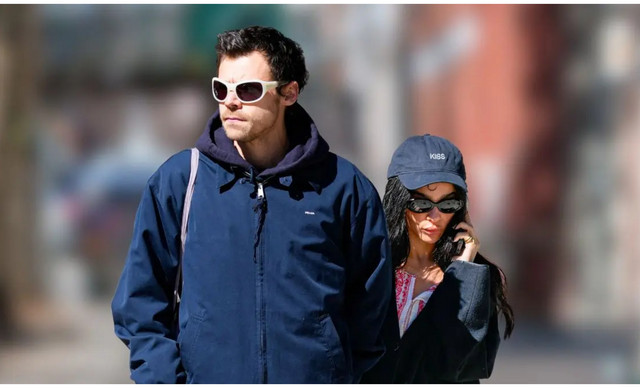 Harry Styles Zoe Kravitz: &Pi;&alpha;&nu;&tau;&rho;&epsilon;ύ&omicron;&nu;&tau;&alpha;&iota; &sigma;&epsilon; &delta;ύ&omicron; &pi;ό&lambda;&epsilon;&i