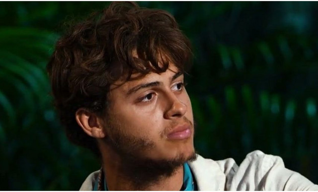 Survivor: &Beta;&alpha;&rho;ύ&tau;&alpha;&tau;&omicron;&sigmaf; &tau;&rho;&alpha;&upsilon;&mu;&alpha;&tau;&iota;&sigma;&mu;ό&sigmaf; &pi;&alpha;ί&kappa;&tau;&eta;, &alpha;&nu;&alpha;&beta;ά&lambda;&lambda;&epsilon;&tau;&alpha;&iota; &epsilon;&pi;&rsquo; &alpha;ό&rho;&iota;&sigma;&tau;&omicron;&nu;