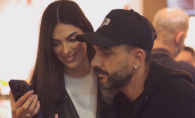 Hello Paparazzi: H Ά&nu;&tau;&rho;&epsilon;&alpha; &Kappa;&upsilon;&rho;&iota;ά&kappa;&omicron;&upsilon; &omicron; &Gamma;&iota;ώ&rho;&gamma;&omicron;&s