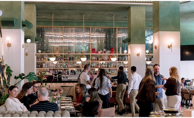 &Tau;&omicron; Henry&rsquo;s by Columbia &alpha;&nu;&alpha;&delta;&epsilon;&iota;&kappa;&nu;ύ&epsilon;&iota; &tau;&omicron; business lunch &sigma;&tau;&eta;&nu; &kappa;&alpha;&rho;&delta;&iota;ά &tau;&eta;&sigmaf; &Lambda;&epsilon;&upsilon;&kappa;&omega;&sigma;ί&alpha;&sigmaf;