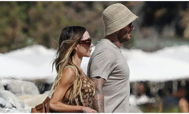 &Eta; Victoria Beckham &delta;&epsilon;ί&chi;&nu;&epsilon;&iota; &pi;ώ&sigmaf; &nu;&alpha; &epsilon;ί&sigma;&alpha;&iota; &kappa;&omicron;&mu;&psi;ή &sigma;&tau;&eta;&nu; &pi;&alpha;&rho;&alpha;&lambda;ί&alpha; &chi;&omega;&rho;ί&sigmaf; &pi;&rho;&omicron;&sigma;&pi;ά&theta;&epsilon;&iota;&alpha;