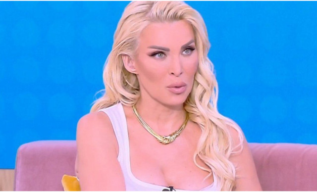 &Pi;&alpha;&sigma;ί&gamma;&nu;&omega;&sigma;&tau;&omicron; &zeta;&epsilon;&upsilon;&gamma;ά&rho;&iota; &tau;&eta;&sigmaf; &epsilon;&lambda;&lambda;&eta;&nu;&iota;&kappa;ή&sigmaf; showbiz &alpha;&nu;&alpha;&kappa;&omicron;ί&nu;&omega;&sigma;&epsilon; on air &tau;&omicron;&nu; &gamma;ά&mu;&omicron; &tau;&omicron;&upsilon;