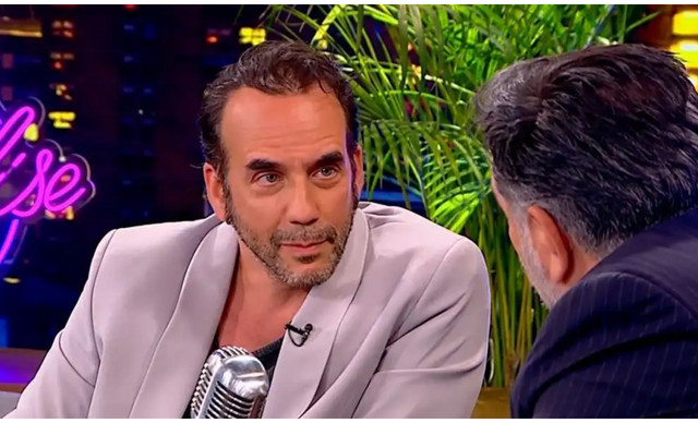 &Mu;&omicron;&upsilon;&zeta;&omicron;&upsilon;&rho;ά&kappa;&eta;&sigmaf;: &laquo;&Epsilon;ί&chi;&alpha; &delta;&epsilon;&chi;&tau;&epsilon;ί &mu;&iota;&alpha; &epsilon;&pi;ί&theta;&epsilon;&sigma;&eta; &kappa;&alpha;&iota; ή&mu;&omicron;&upsilon;&nu; έ&nu;&alpha; &alpha;&pi;ό &tau;&alpha; &pi;&rho;ώ&tau;&alpha; cancel &tau;&eta;&sigmaf; &epsilon;&lambda;&lambda;&eta;&nu;&iota;&kappa;ή&sigmaf; &iota;&sigma;&tau;&omicron;&rho;ί&alpha;&sigmaf;&raquo;