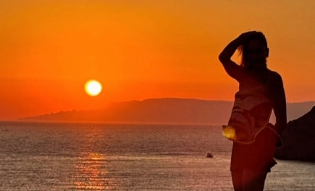 &Alpha;&upsilon;&tau;ή &epsilon;ί&nu;&alpha;&iota; &eta; &epsilon;&pi;ώ&nu;&upsilon;&mu;&eta; &Kappa;ύ&pi;&rho;&iota;&alpha; &pi;&omicron;&upsilon; &sigma;&upsilon;&nu;&alpha;&nu;&tau;ή&theta;&eta;&kappa;&epsilon; &mu;&epsilon; &tau;&omicron;&nu; &Nu;&tau;ό&nu;&alpha;&lambda;&nu;&tau; &Tau;&rho;&alpha;&mu;&pi; junior &kappa;&alpha;&iota; &tau;&eta; &sigma;ύ&zeta;&upsilon;&gamma;ό &tau;&omicron;&upsilon; (&Phi;&Omega;&Tau;&Omicron;)