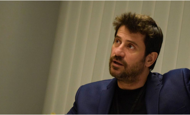 &Alpha;&lambda;έ&xi;&eta;&sigmaf; &Gamma;&epsilon;&omega;&rho;&gamma;&omicron;ύ&lambda;&eta;&sigmaf;: &laquo;&Delta;&epsilon;&nu; &theta;&alpha; &pi;ά&omega; &sigma;&tau;&omicron; &gamma;ά&mu;&omicron; &tau;&eta;&sigmaf; &Delta;&alpha;&nu;ά&eta;&sigmaf; &Mu;&pi;ά&rho;&kappa;&alpha;&raquo;