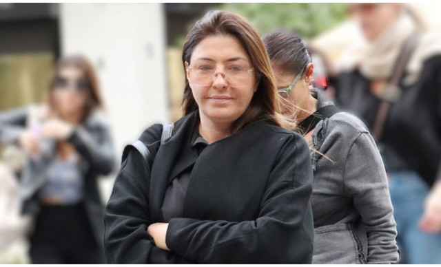 &Sigma;&upsilon;&nu;&tau;&epsilon;&tau;&rho;&iota;&mu;&mu;έ&nu;&eta; &eta; Έ&lambda;&epsilon;&nu;&alpha; &Pi;&alpha;&pi;&alpha;&rho;ί&zeta;&omicron;&upsilon; &gamma;&iota;&alpha; &tau;&eta;&nu; &alpha;&pi;ώ&lambda;&epsilon;&iota;&alpha; &ndash; &Rho;&alpha;&gamma;ί&zeta;&epsilon;&iota; &kappa;&alpha;&rho;&delta;&iota;έ&sigmaf; &tau;&omicron; &laquo;&alpha;&nu;&tau;ί&omicron;&raquo; (&Phi;&Omega;&Tau;&Omicron;)