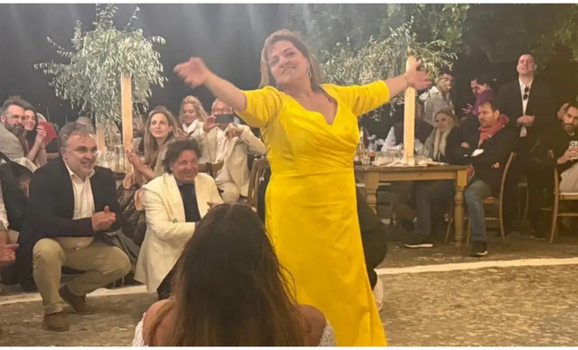 &Beta;ί&kappa;&upsilon; &Sigma;&tau;&alpha;&upsilon;&rho;&omicron;&pi;&omicron;ύ&lambda;&omicron;&upsilon;: &Eta; &sigma;&upsilon;&gamma;&kappa;&iota;&nu;&eta;&tau;&iota;&kappa;ή &alpha;&nu;ά&rho;&tau;&eta;&sigma;&eta; &gamma;&iota;&alpha; &tau;&omicron;&nu; &gamma;ά&mu;&omicron; &tau;&eta;&sigmaf; &kappa;ό&rho;&eta;&sigmaf; &tau;&eta;&sigmaf;, &Delta;&alpha;&nu;ά&eta;&sigmaf; (&Phi;&Omega;&Tau;&Omicron;)