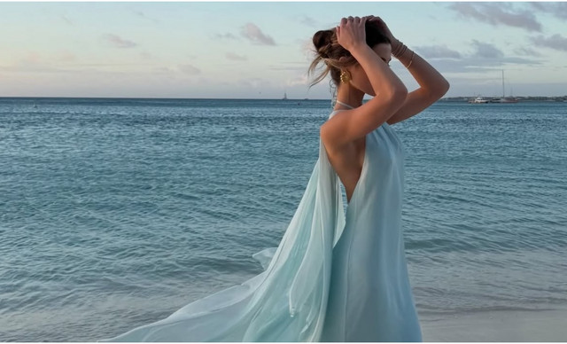 Aquamarine: &Tau;&omicron; &chi;&rho;ώ&mu;&alpha; &pi;&omicron;&upsilon; &kappa;&upsilon;&rho;&iota;&alpha;&rho;&chi;&epsilon;ί &tau;&omicron; &phi;&epsilon;&tau;&iota;&nu;ό &kappa;&alpha;&lambda;&omicron;&kappa;&alpha;ί&rho;&iota; &alpha;&lambda;&lambda;ά &omicron; Jacquemus &tau;&omicron; &alpha;&gamma;ά&pi;&eta;&sigma;&epsilon; &pi;&rho;ώ&tau;&omicron;&sigmaf;