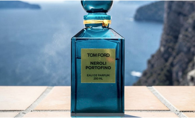 Tom Ford Neroli Portofino: &Tau;&omicron; &alpha;&pi;ό&lambda;&upsilon;&tau;&omicron; &kappa;&alpha;&lambda;&omicron;&kappa;&alpha;&iota;&rho;&iota;&nu;ό ά&rho;&omega;&mu;&alpha; &pi;&omicron;&upsilon; &alpha;&pi;&omicron;&pi;&nu;έ&epsilon;&iota; &pi;&omicron;&lambda;&upsilon;&tau;έ&lambda;&epsilon;&iota;&alpha;
