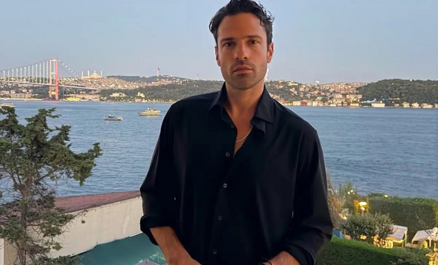 &Alpha;&rho;&gamma;&upsilon;&rho;ό&sigmaf;: &Sigma;&upsilon;&nu;&epsilon;&rho;&gamma;&alpha;&sigma;ί&alpha;-έ&kappa;&pi;&lambda;&eta;&xi;&eta;&nbsp;&tau;&omicron;&nu; &phi;&epsilon;&tau;&iota;&nu;ό &chi;&epsilon;&iota;&mu;ώ&nu;&alpha; &ndash; &Eta; &tau;&rho;&alpha;&gamma;&omicron;&upsilon;&delta;ί&sigma;&tau;&rho;&iota;&alpha; &pi;&omicron;&upsilon; &laquo;&kappa;&lambda;&epsilon;ί&delta;&omega;&sigma;&epsilon;&raquo; &sigma;&tau;&omicron; &pi;&lambda;&epsilon;&upsilon;&rho;ό &tau;&omicron;&upsilon;