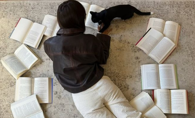 Bookcore: &Tau;&epsilon;&lambda;&iota;&kappa;ά &tau;&omicron; &pi;&iota;&omicron; &kappa;&omicron;&mu;&psi;ό &alpha;&xi;&epsilon;&sigma;&omicron;&upsilon;ά&rho; &epsilon;ί&nu;&alpha;&iota;&hellip; έ&nu;&alpha; &beta;&iota;&beta;&lambda;ί&omicron;!