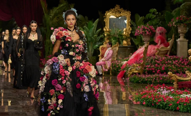 Dolce Gabbana Alta Moda 2026: Ό&tau;&alpha;&nu; &eta; &upsilon;&psi;&eta;&lambda;ή &rho;&alpha;&pi;&tau;&iota;&kappa;ή &mu;&epsilon;&tau;&alpha;&tau;&am