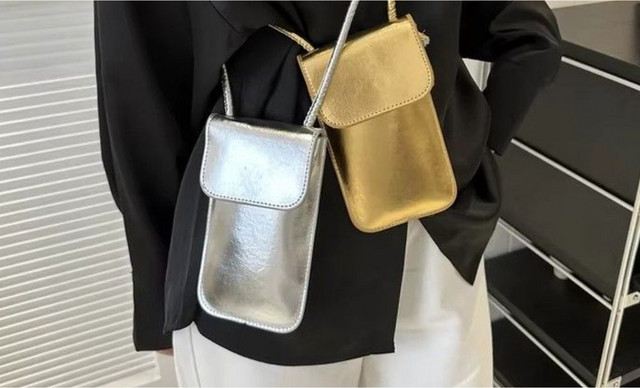 We love phone bags: 5 &epsilon;&pi;&iota;&lambda;&omicron;&gamma;έ&sigmaf; &pi;&omicron;&upsilon; &alpha;&xi;ί&zeta;&omicron;&upsilon;&nu; &mu;&iota;&alpha; &theta;έ&sigma;&eta; &sigma;&tau;&eta; &sigma;&upsilon;&lambda;&lambda;&omicron;&gamma;ή &sigma;&omicron;&upsilon;
