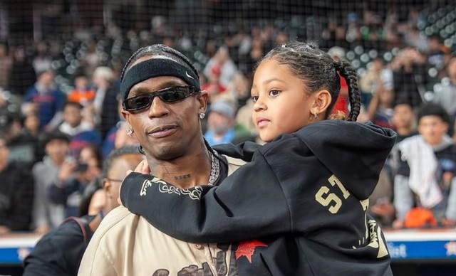&Omicron; Travis Scott&nbsp;&alpha;&nu;έ&beta;&alpha;&sigma;&epsilon; &sigma;&tau;&eta; &sigma;&kappa;&eta;&nu;ή &tau;&eta;&nu; 8&chi;&rho;&omicron;&nu;&eta; &kappa;ό&rho;&eta; &tau;&omicron;&upsilon; &kappa;&alpha;&iota; &epsilon;ί&nu;&alpha;&iota; ό&tau;&iota; &pi;&iota;&omicron; &gamma;&lambda;&upsilon;&kappa;ό έ&chi;&epsilon;&iota;&sigmaf; &delta;&epsilon;&iota;
