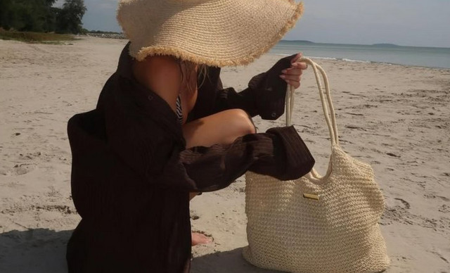 &Eta; &psi;ά&theta;&iota;&nu;&eta; tote bag &epsilon;ί&nu;&alpha;&iota; &eta; &tau;&sigma;ά&nu;&tau;&alpha; &pi;&omicron;&upsilon; &delta;&epsilon;&nu; &lambda;&epsilon;ί&pi;&epsilon;&iota; &pi;&omicron;&tau;έ &alpha;&pi;ό &tau;&omicron; &kappa;&alpha;&lambda;&omicron;&kappa;&alpha;&iota;&rho;&iota;&nu;ό outfit &kappa;&alpha;&iota; &alpha;&upsilon;&tau;ό&sigmaf; &epsilon;ί&nu;&alpha;&iota; &omicron; &lambda;ό&gamma;&omicron;&sigmaf;