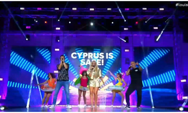 Louis Night Show: &Alpha;&pi;ί&theta;&alpha;&nu;&omicron; &mu;&omicron;&upsilon;&sigma;&iota;&kappa;ό mashup &sigma;&tau;&omicron; &phi;&iota;&nu;ά&lamb