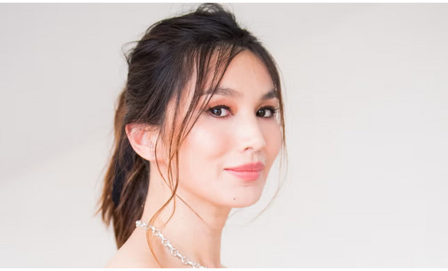 Emma Chan: &Phi;ό&rho;&epsilon;&sigma;&epsilon; Calvin Klein Collection &sigma;&tau;&eta;&nu; &pi;&rho;&omicron;&beta;&omicron;&lambda;ή &tau;&omicron;&upsilon; &laquo;Five Star Weekend&raquo; &sigma;&tau;&omicron; &Lambda;&omicron;&nu;&delta;ί&nu;&omicron;
