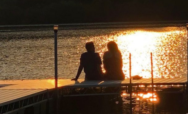 Summer Romance: &Gamma;&iota;&alpha;&tau;ί &epsilon;&rho;&omega;&tau;&epsilon;&upsilon;ό&mu;&alpha;&sigma;&tau;&epsilon; &pi;&iota;&omicron; &epsilon;ύ&kappa;&omicron;&lambda;&alpha; &tau;&omicron; &kappa;&alpha;&lambda;&omicron;&kappa;&alpha;ί&rho;&iota;;