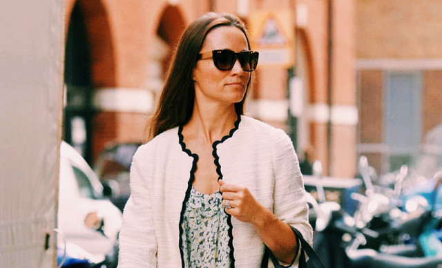 Pippa Middleton: &Tau;&omicron; &rho;&omicron;&mu;&alpha;&nu;&tau;&iota;&kappa;ό &phi;ό&rho;&epsilon;&mu;&alpha; &tau;&omega;&nu; &euro;318 &epsilon;&pi;&iota;&beta;&epsilon;&beta;&alpha;&iota;ώ&nu;&epsilon;&iota; &gamma;&iota;&alpha;&tau;ί &epsilon;ί&nu;&alpha;&iota; &eta; &beta;&alpha;&sigma;ί&lambda;&iota;&sigma;&sigma;&alpha; &tau;&omicron;&upsilon; &beta;&rho;&epsilon;&tau;&alpha;&nu;&iota;&kappa;&omicron;ύ summer chic