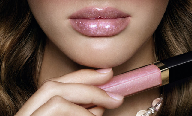 &Tau;&omicron; &nu;έ&omicron; lip gloss &pi;&omicron;&upsilon; &upsilon;&pi;ό&sigma;&chi;&epsilon;&tau;&alpha;&iota; &tau;&alpha; &pi;&iota;&omicron; &lambda;&alpha;&mu;&pi;&epsilon;&rho;ά &chi;&epsilon;ί&lambda;&eta; &tau;&omicron;&upsilon; &kappa;&alpha;&lambda;&omicron;&kappa;&alpha;&iota;&rho;&iota;&omicron;ύ