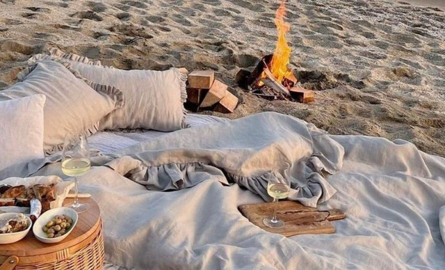 &Tau;&iota; &nu;&alpha; &pi;ά&rho;&epsilon;&tau;&epsilon; &mu;&alpha;&zeta;ί &sigma;&alpha;&sigmaf; &gamma;&iota;&alpha; &tau;&omicron; &tau;έ&lambda;&epsilon;&iota;&omicron; sunset picnic
