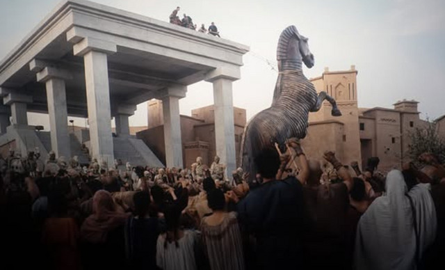 H &laquo;&Omicron;&delta;ύ&sigma;&sigma;&epsilon;&iota;&alpha;&raquo; &tau;&omicron;&upsilon; Christopher Nolan έ&sigma;&tau;&rho;&epsilon;&psi;&epsilon; &xi;&alpha;&nu;ά &tau;&omicron; &kappa;&omicron;&iota;&nu;ό &sigma;&tau;&omicron;&nu; Ό&mu;&eta;&rho;&omicron;