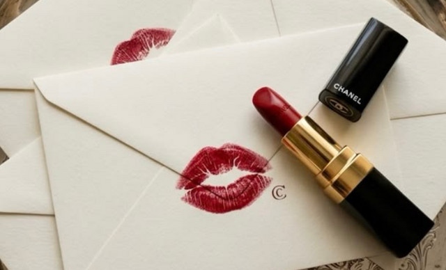 National Lipstick Day: &Tau;&omicron; &mu;&iota;&kappa;&rho;ό beauty &pi;&rho;&omicron;ϊό&nu; &pi;&omicron;&upsilon; ά&lambda;&lambda;&alpha;&xi;&epsilon; &gamma;&iota;&alpha; &pi;ά&nu;&tau;&alpha; &tau;&eta;&nu; &iota;&sigma;&tau;&omicron;&rho;ί&alpha; &tau;&eta;&sigmaf; &omicron;&mu;&omicron;&rho;&phi;&iota;ά&sigmaf;